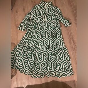 Selling a Zara dress worn only once. Good for size 12-14 body